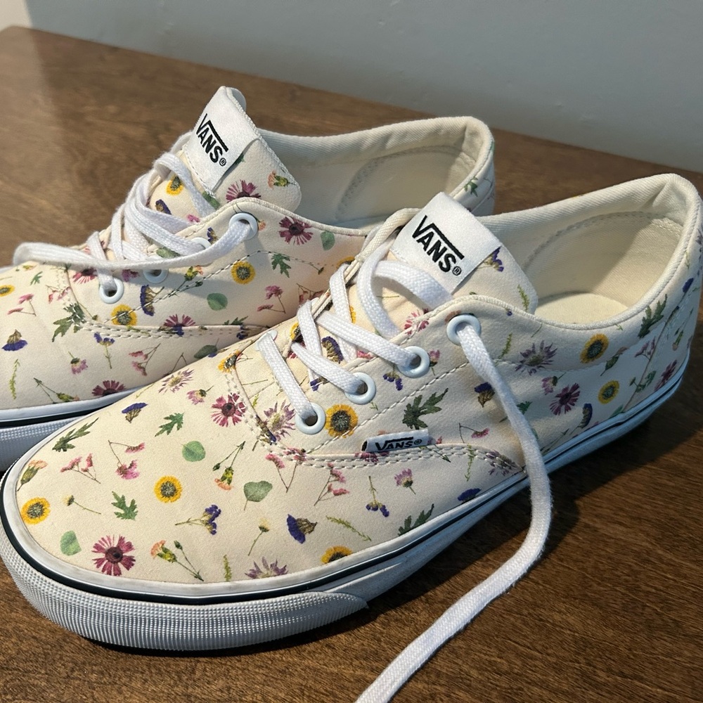 Vans Women’s flower sneakers 9.5